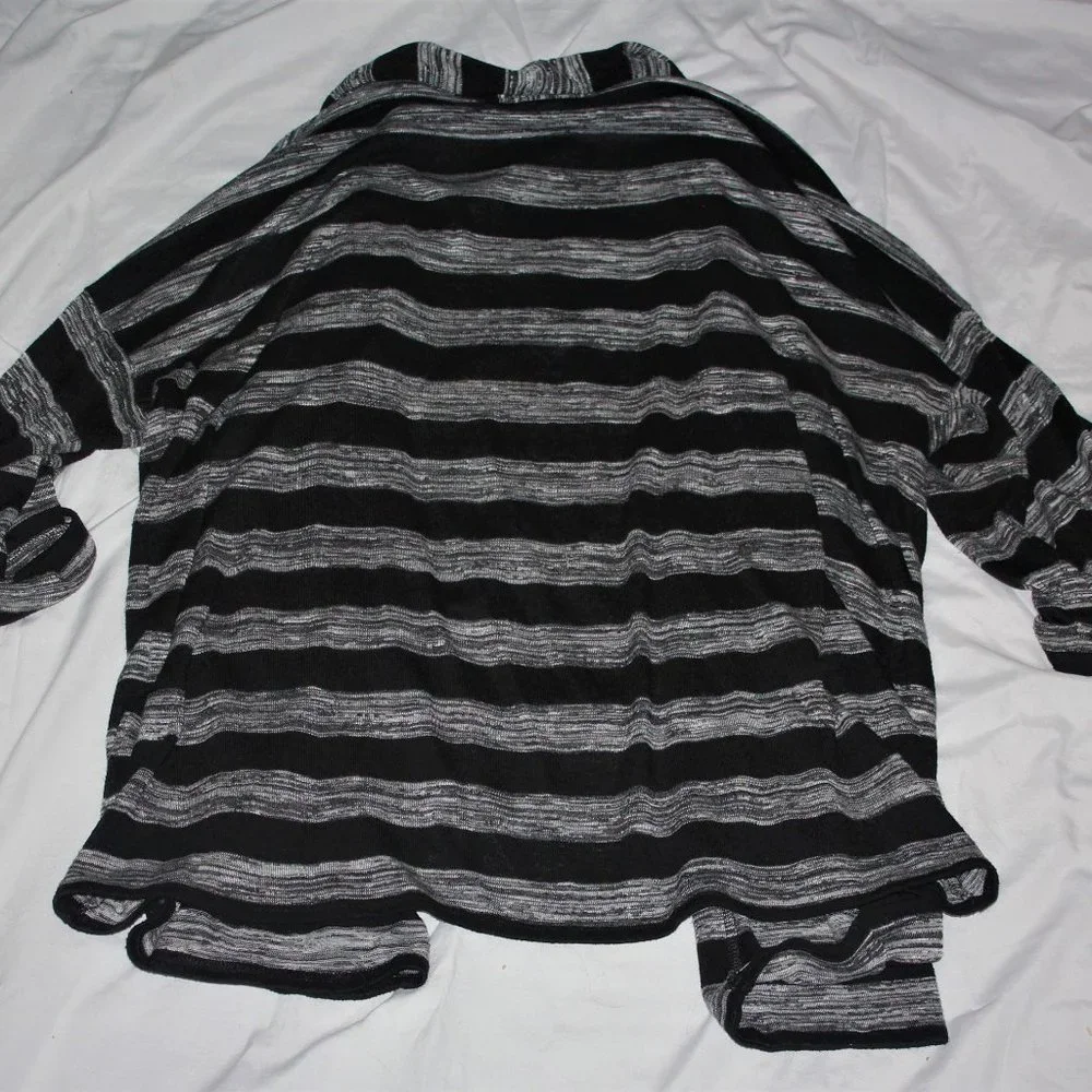 Avenue Sleeveless Top and Cardigan Set - Picture 2 of 8